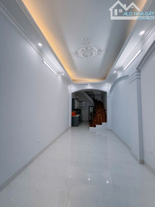 Bán nhà mới 35m2 x 6 tầng, ô tô đỗ cửa, 5 ngủ, 5 WC, ngõ 521 Trương Định, Q Hoàng Mai