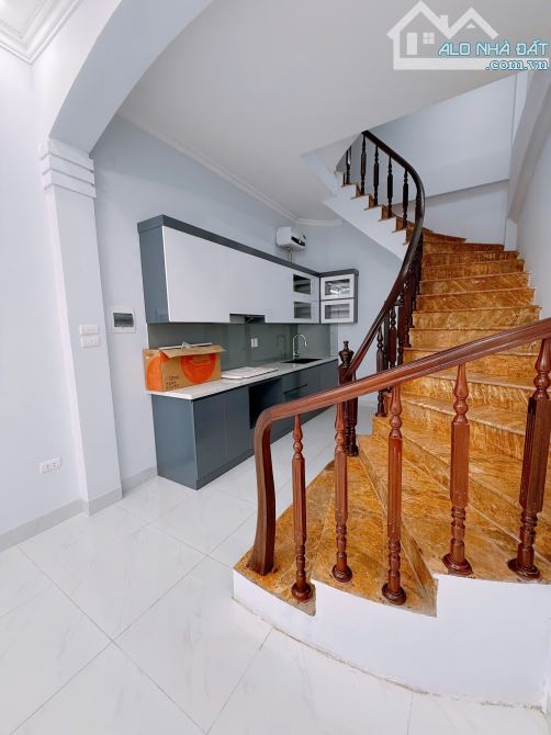 Bán nhà mới 35m2 x 6 tầng, ô tô đỗ cửa, 5 ngủ, 5 WC, ngõ 521 Trương Định, Q Hoàng Mai