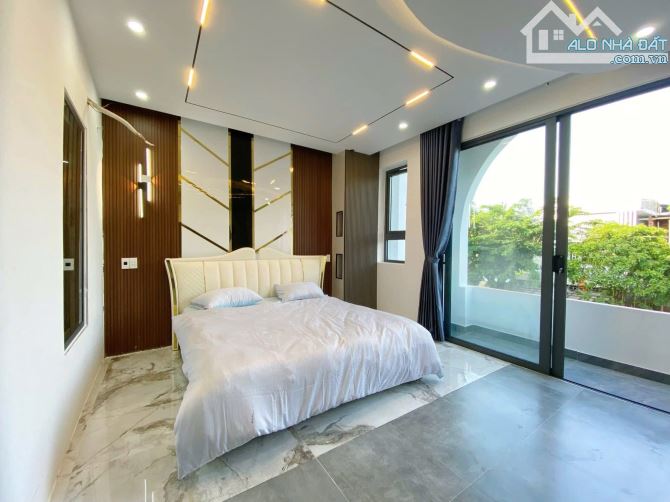 BÁN NHÀ ĐỨC GIANG -- 55M2 - MT 4M - 5 TẦNG - THANG MÁY - Ô TÔ ĐỖ CỬA - 1