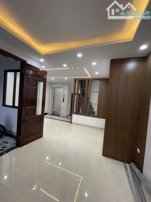 Nhà đẹp ở luôn Võ Chí Công Cầu Giấy. Sổ vuông 43m, 6 tầng MT6m3 Giá 10.8 tỷ Ngõ 3 gác - 1