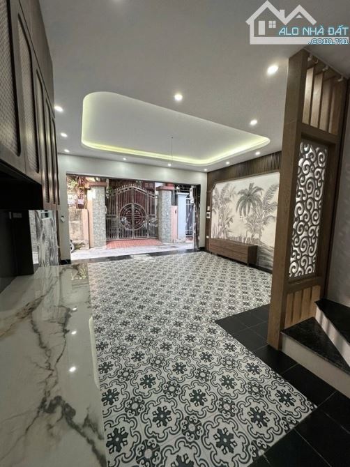 Chủ bán gấp nhà 6 tầng thang máy Việt Hưng, oto đỗ cửa - 1