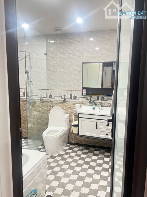 🏡 SIÊU PHẨM VIỆT HƯNG – NHÀ ĐẸP LÔ GÓC, THANG MÁY, Ô TÔ VÀO NHÀ! - 1