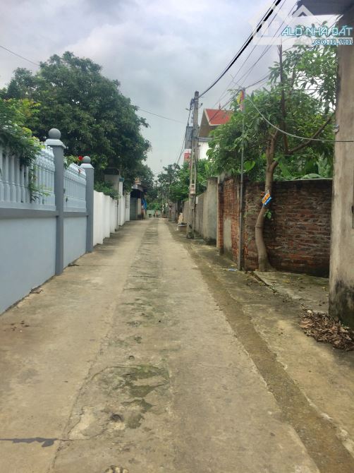 - Bán đất Xã Đông phương  Yên 92m2, Mt 4m, vị Trí đẹp , Oto vào tận đất , Giá chỉ 2.355 tr - 1