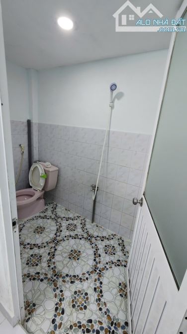 Hẻm xe hơi phan văn hùm 3x11 cho thuê 6tr giá hơn 2 tỷ - 1