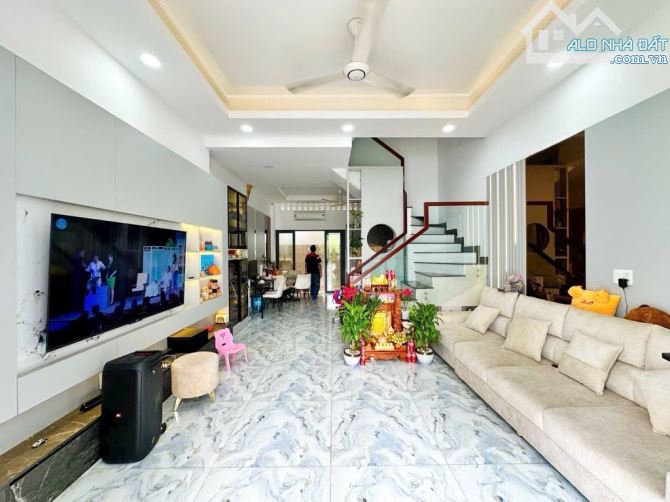 Bán nhà Huỳnh Tấn Phát, 4 tầng, 5m ngang, xe hơi đậu cửa, 80m2 chỉ 8 tỷ 3 - 1
