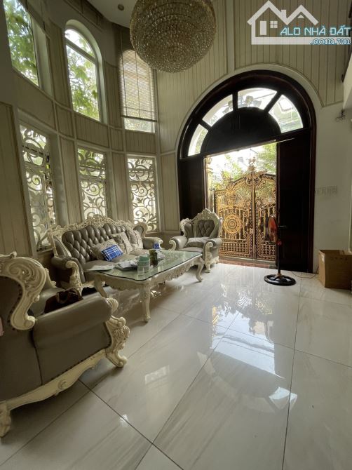 Biệt Thự Lô Góc 2 MT 126m2 - Nguyễn Sơn Quận Tân Phú - 18,5 Tỷ TL Mạnh. - 1