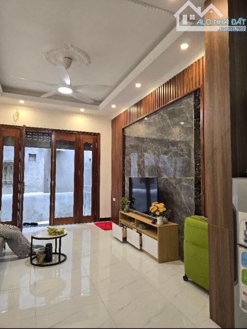 NHÀ RIÊNG CẦN BÁN PHỐ THANH NHÀN 30M2 X 5 TẦNG SÁT MẶT PHỐ  GIÁ CHỈ 8,7 TỶ - 1