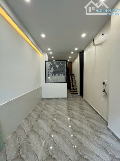 BÁN NHÀ 2 MẶT HẺM, SẴN 3 PHÒNG TRỌ, THU NHẬP 9 TRIỆU/THÁNG - CHỈ 5.X TỶ - 1