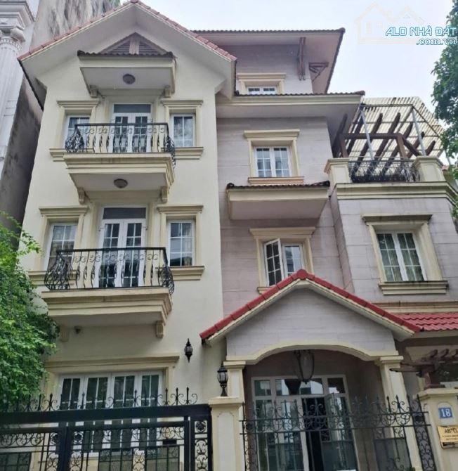132.x Tỷ/ 236 M2/ 30 M tiền / Lô Góc Phân Lô Vỉa hè. TRẦN thái Tông - 1
