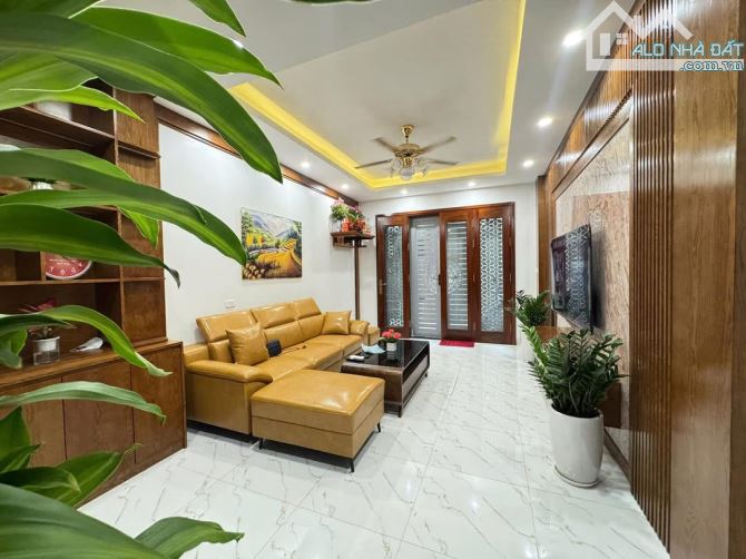 Cầu Giấy Nhà mới 38m2 X 7 tầng thang máy, ngõ thông giá chỉ 10,8ty có thương lượng - 1