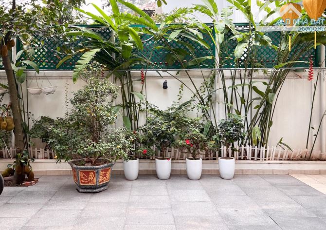 Bán biệt thự 2 tầng tại mặt phố Châu Long 350m2, mt 11m, 3 thoáng, chỉ 250 tỷ. - 1