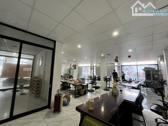 Cho thuê văn phòng 200 m2 tại Làng Việt Kiều Châu Âu, mặt tiền 12m, sàn thông đẹp - 1
