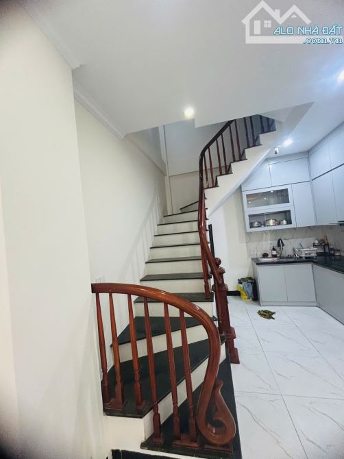 Bán nhà riêng Kim Chung Hoài Đức. Nhà 5 tầng full nội thất. 180m đến chợ Lai Xá Quốc Lộ 32 - 1
