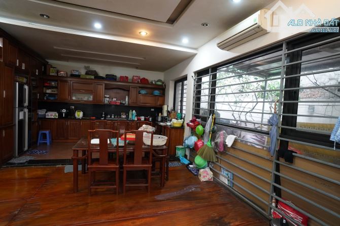 Bán biệt thự sân vườn 5 tầng ngõ 117 Xuân Đỉnh ô tô vào nhà 221m2 giá 220tr/m - 1