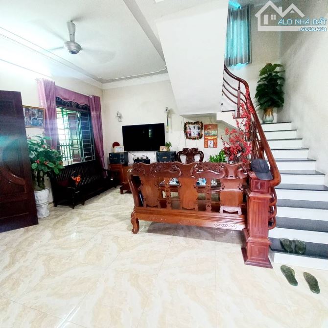 Bán nhà Thượng Cát 90m2 3 tầng biệt thự lô góc, ô tô tránh vị trí đắc địa giá 12,6 tỷ - 1
