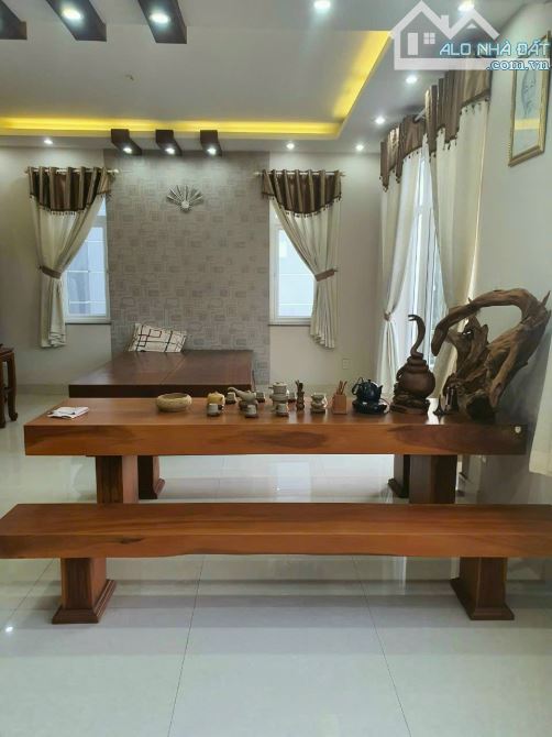 Bán Biệt Thự KDC 6B- 12.5M X 20M - 250M.2- 1 Hầm + 3 Lầu - 6PN -  Đường Phạm Hùng Nói Dày - 20
