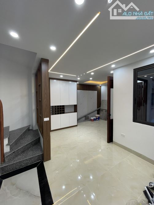 Nhà đẹp ở luôn Võ Chí Công Cầu Giấy. Sổ vuông 43m, 6 tầng MT6m3 Giá 10.8 tỷ Ngõ 3 gác - 2