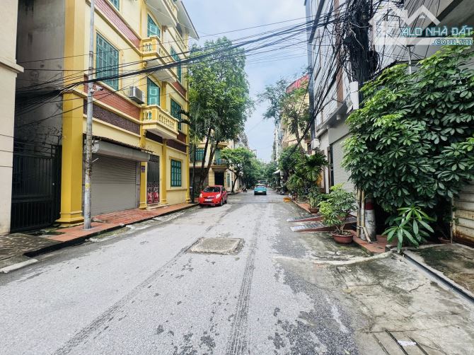 BÁN NHÀ KĐT ĐẠI KIM. NHÀ LÔ GÓC . NHÀ 4 TẦNG . DT 108M. MT 10 M . ĐẸP NHẤT KHU - 2