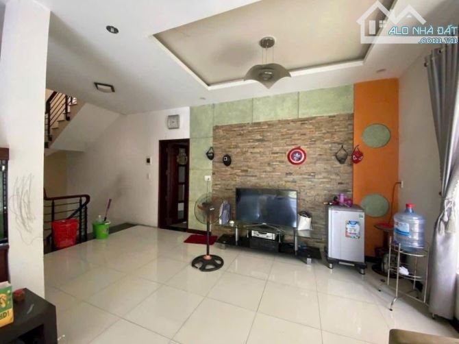 Biệt thự Phú Hòa : 10 x 20 Full thổ cư, hoàn công. 1 trệt 1 lầu 4 p ngủ - 2