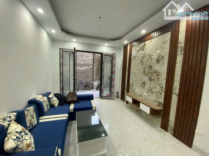 Em Dương chuyển nhà ra phố nhờ Bán nhà đơn lập 5 tầng, dân xây Thượng Cát, giá nhỉnh 5 tỷ - 2