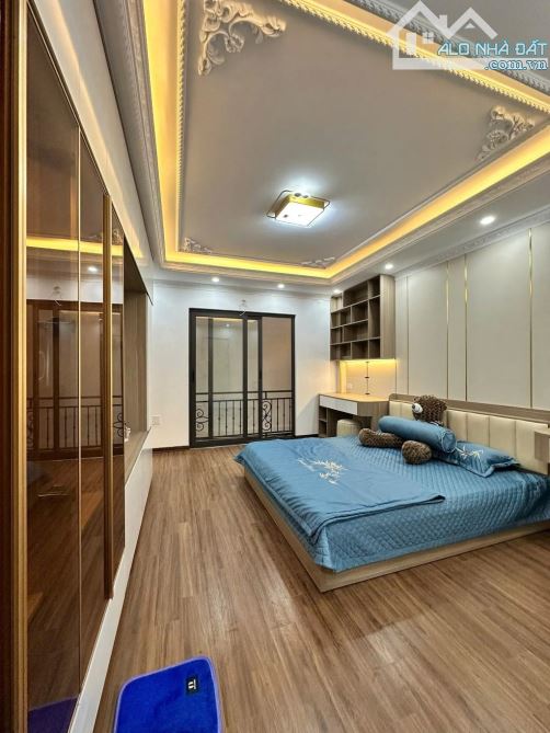 Bán Nhà Khuyến Lương Hoàng Mai – Ngõ Oto–Lô Góc–6T– 33m – 6.9 tỷ