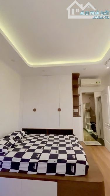 Bán Biệt Thự 6x18 hầm 4 lầu 2 Mặt Tiền P Tân PHONG ĐẸP MÊ - 2