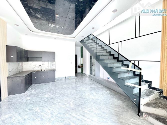 BÁN NHÀ 1 TRỆT 1 LẦU (DT: 75M2) SỔ RIÊNG THỔ CƯ 100% ĐƯỜNG OTO P.TÂN VẠN. GIÁ CHỈ 2,750 TỶ - 2