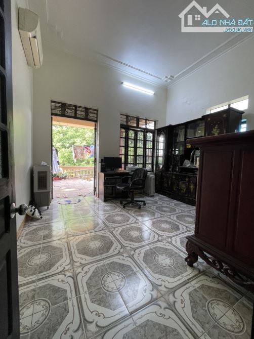 Bán nhà mặt phố Bắc Cầu 3, Long Biên 160m²- 3 tầng- mặt tiền 9m- giá 17 tỷ - 2