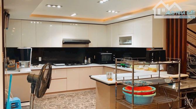 Bán Nhà Đường 2 Chiều Trần Hưng Đạo P2 Quận 5 - 9.2x20m Trệt 2 Lầu. Giá 32 tỷ - 2