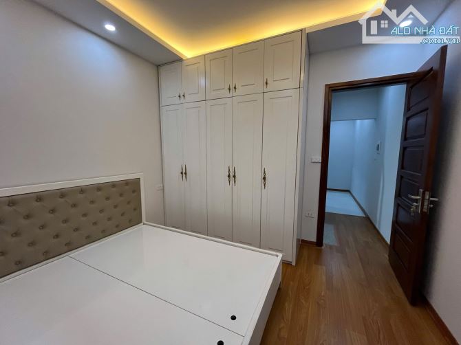 Bán nhà ở ngay Lạc Long Quân - trước nhà rộng gần oto tránh - 2