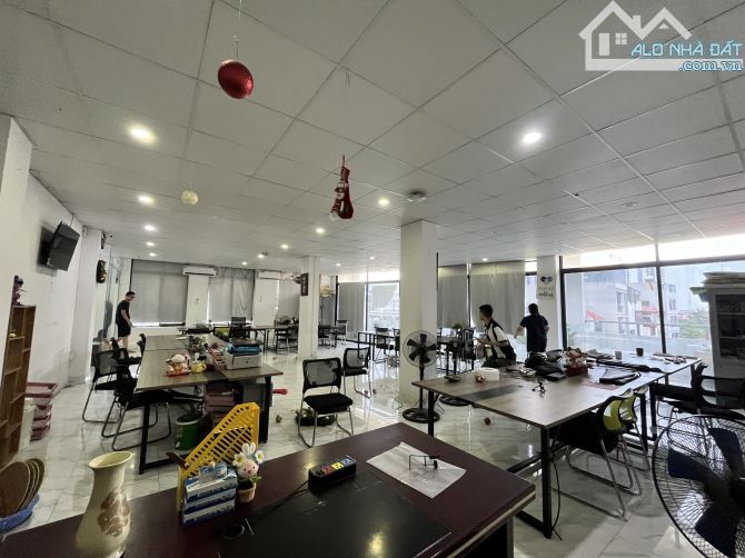 Cho thuê văn phòng 200 m2 tại Làng Việt Kiều Châu Âu, mặt tiền 12m, sàn thông đẹp - 2