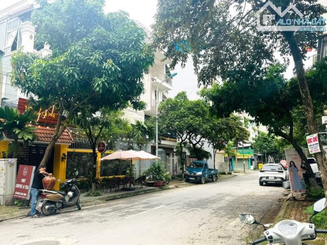 BÁN BIỆT THỰ LÔ GÓC  TỨ HIỆP . KINH DOANH SIÊU ĐỈNH. MT 10 M. DT 185M . NHÀ 5 TẦNG. - 2