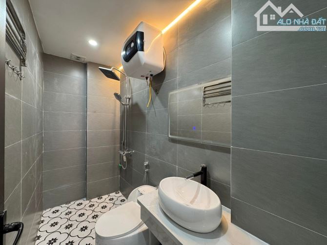 BÁN NHÀ TRƯỜNG CHINH ĐỐNG ĐA - 33M 7T MT 4.6M - GẦN NGÃ TƯ SỞ 20M RA PHỐ NHÀ MỚI THANG MÁY - 2