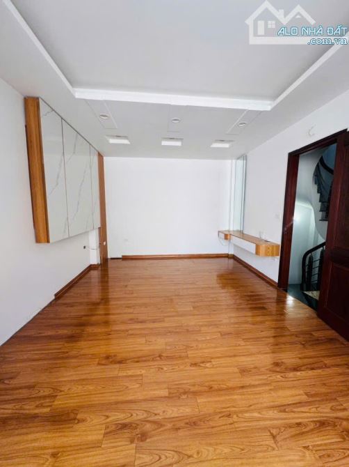 Bán nhà Tôn Đức Thắng, 10m ô tô tránh, gần hồ, 5 tầng đẹp ở ngay, 30m2, 5 tầng, giá 8 tỷ - 2
