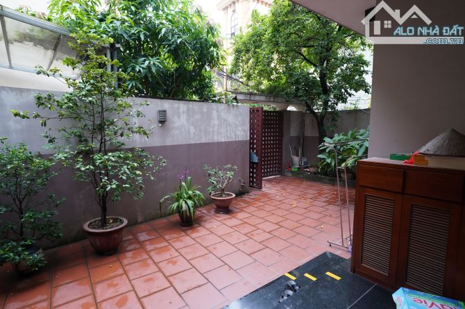 Bán biệt thự sân vườn 5 tầng ngõ 117 Xuân Đỉnh ô tô vào nhà 221m2 giá 220tr/m - 2