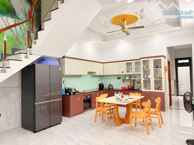 BÁN NHÀ 3 TẦNG MẶT TIỀN KINH DOANH NGUYỄN THỊ THƠI, QUẬN 12–121M², NGANG 5M–CHỈ 9.8 TỶ - 2