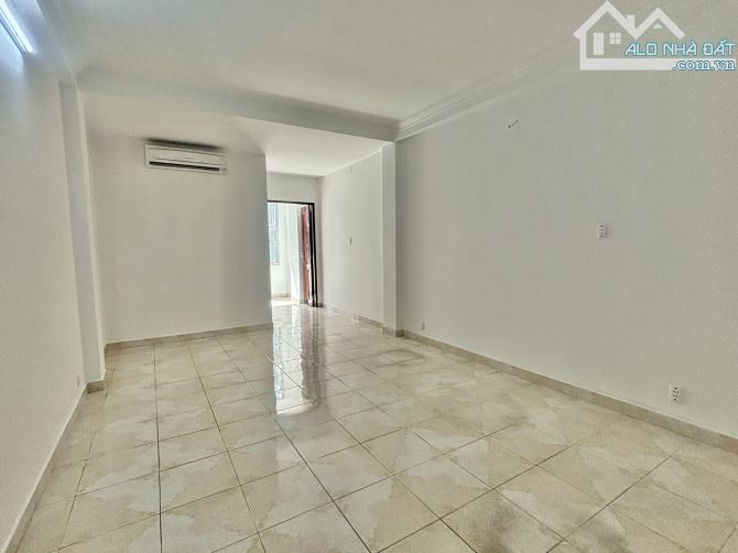 Top nhà vị trí đẹp cho thuê rẻ 8 x 32m Đào Duy Anh Phú Nhuận TP.HCM - 2