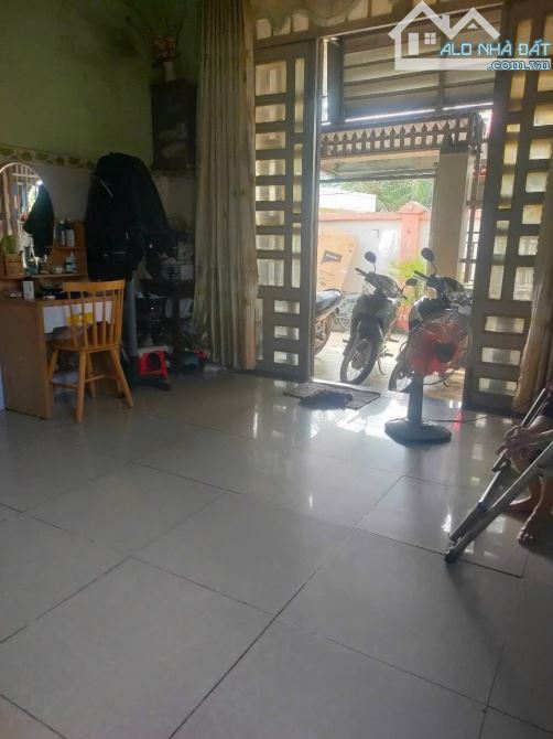 2ty2 TL 73m2 nhà cấp 4 gác lửng gần đường DT747B, P.Thái Hòa Tp Tân Uyên - 2