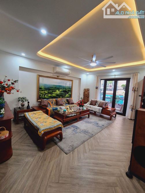 MẶT PHỐ QUAN NHÂN KINH DOANH - THANG MÁY Dt 84m2 5 tầng mặt tiền 5m Giá 32tỷ - 2