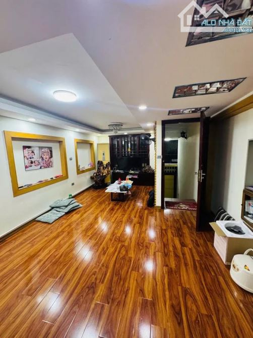 NHÀ PHỐ NGUYỄN VĂN CỪ 45M2 DÂN XÂY 6 TẦNG, GARA Ô TÔ, Ô TÔ TRÁNH. 16.x TỶ - 2