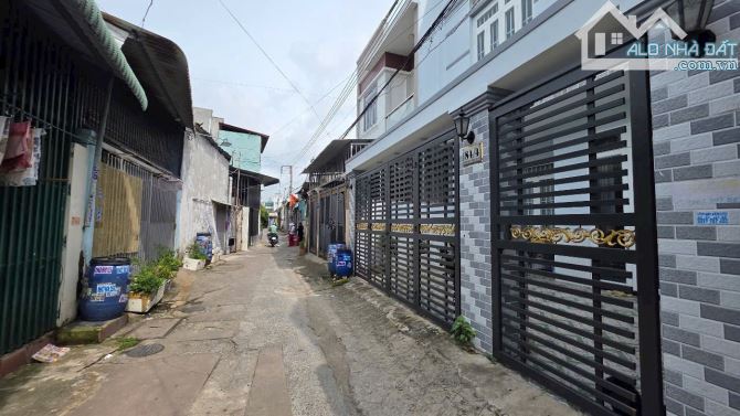 nhà 1 trệt 1 lầu 111m2  và 5 phòng trọ 3ty6 TL cách đường Phạm Hữu Lầu 100m - 2
