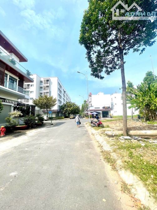 Bán nền góc 2 mặt tiền đường số 4 vs số 2 kdc Nam Long vị trí đẹp đối diện chung cư lộ 13m - 2