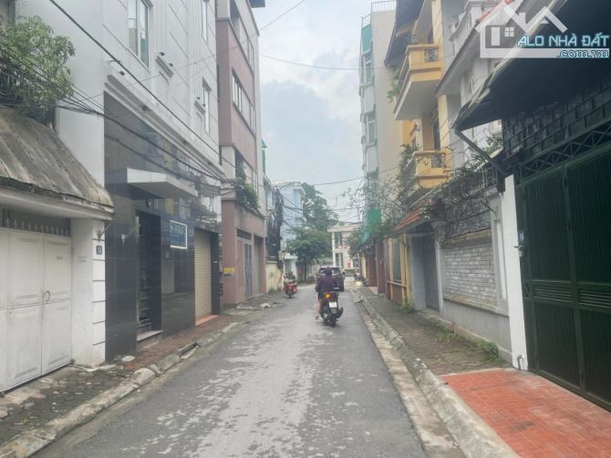BÁN ĐẤT TẶNG NHÀ PHÂN LÔ PHỐ NGUYỄN SƠN LONG BIÊN 25 TỶ 110M2 MT 8M 3T VỈA HÈ Ô TÔ TRÁNH K - 2