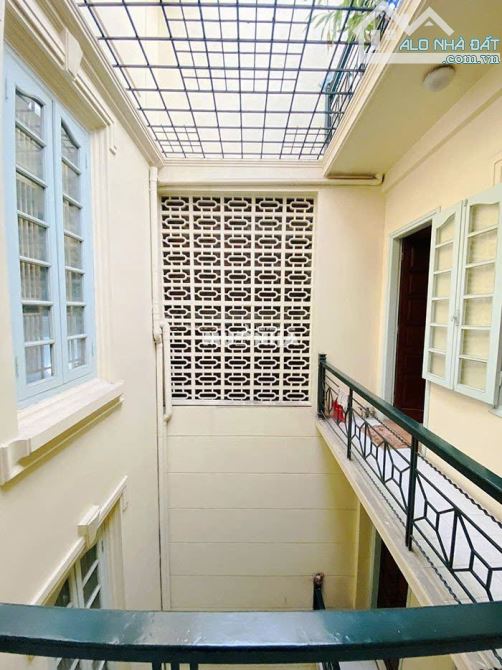 Mặt đường Trần Nguyên Hãn - 187m2 - mt 8,7m - nhiều tầng - vỉa hè rộng - giá cực tốt 29 tỷ - 2