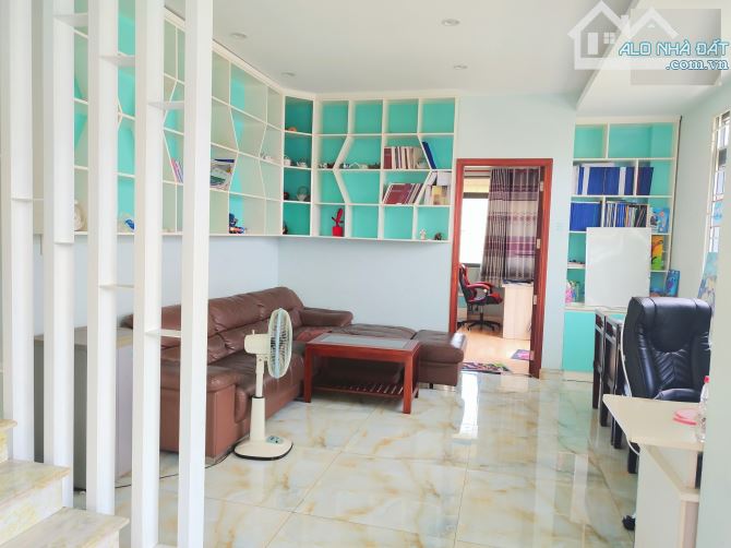 Bán nhà biệt thự Quận 2 đường Nguyễn Duy Trinh khu Đông Thủ Thiêm gần chợ (192m2) 28 tỷ - 2