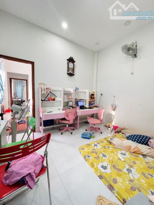 Hàng thơm, hẻm 409 Huỳnh Thị Hai, Q12. Xe hơi thông ngủ trong nhà, 2 lầu đẹp. - 3