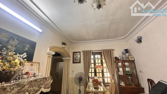 HIẾM ĐẸP! BÁN NHÀ CẦU GIẤY – LÔ GÓC 3 MẶT THOÁNG – GARA Ô TÔ – PHÂN LÔ VIP – 23 TỶ - 3
