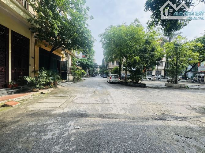 BÁN NHÀ KĐT ĐẠI KIM. NHÀ LÔ GÓC . NHÀ 4 TẦNG . DT 108M. MT 10 M . ĐẸP NHẤT KHU - 3