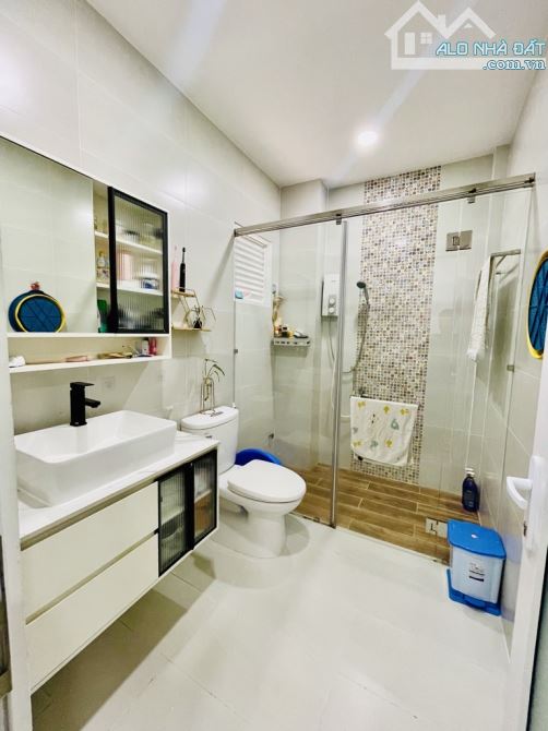SIÊU NÓNG - QUẬN 10 - NGÃ BẢY LÝ THÁI TỔ, 60m2, hẻm 4m, 3s ra mặt tiền KD sầm uất. - 3
