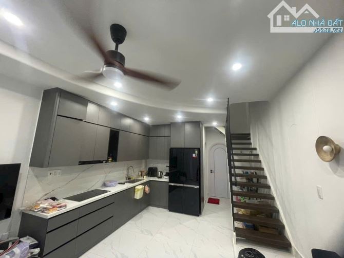 NHÀ 2 TẦNG NGAY MAN THIỆN SÁT HIỆP PHÚ TP THỦ ĐỨC. Ô TÔ ĐỖ CỔNG NHỈNH 4 TỶ. - 3